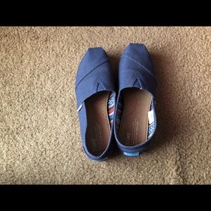 Blue Toms